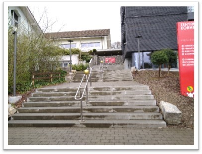 Treppe mit Handlauf